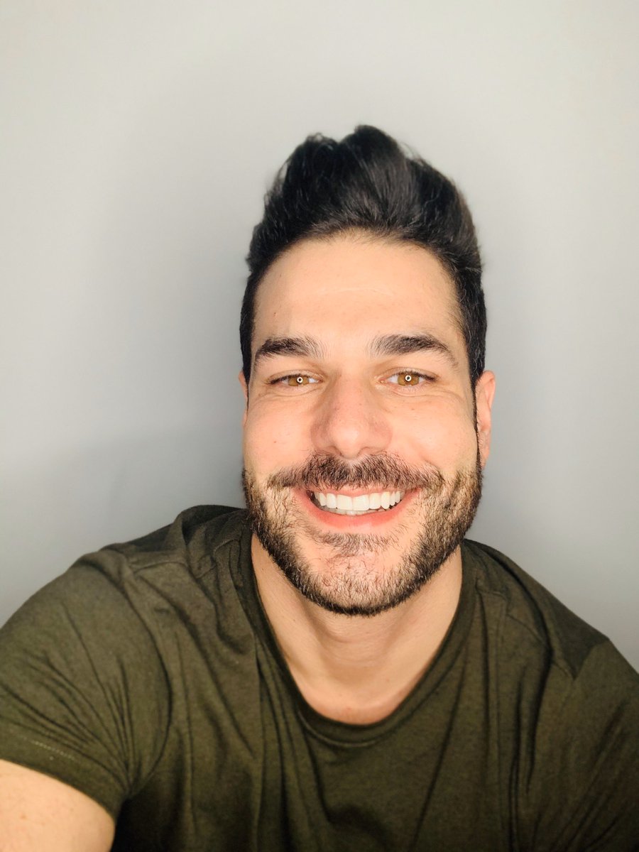 agoney_melian's tweet photo. Hoy comenzamos #Valtia Live. Formación en vivo a través de la red.
Me hace muy feliz, la sonrisa me delata 👇🏼 https://t.co/olgJCTOzku