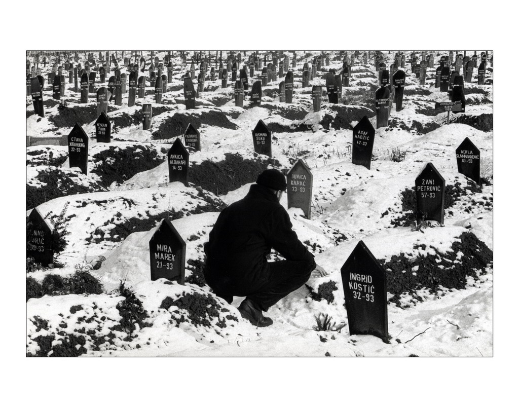 ROWS OF GRAVE-STONES AND CROSSES Besiegers armed with heavy artillery. Besieged who defend themselves by whatever means necessary. Both of them still have the same positons they had in the first months of the war. Only the cementeries grow more and more. @BosnianHistory  @slyon66