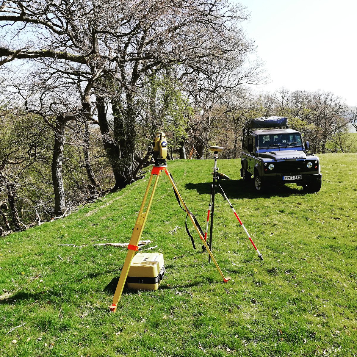 Working on a #bankholiday is never much fun but it was a glorious day and I made the most of the peace that #socialdistancing offered and had a productive day <a href="/LandRover/">Land Rover Discovery</a> <a href="/topcon_today/">Topcon Positioning Systems</a> #sitelife #landsurveying #StaySafe pic.x.com/zKn7mGwz5O