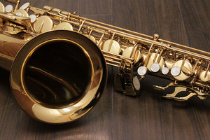 1484nagoya's tweet photo. Antigua(アンティグア）のテナーサックスが中古品にて入荷しました！！ゴールドラッカー仕上げで初心者の方にも吹きやすいモデルです🤩
ポップスやジャズ志向の方々にオススメの一本🎷
商品詳細はこちら👇
https://t.co/guXyiVDFQ5
#windpal #ubox https://t.co/QdSv5CdWSS