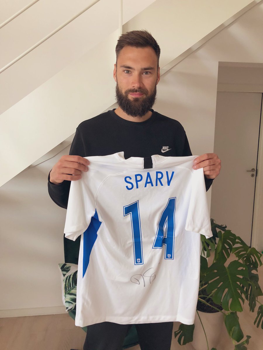TimSparv's tweet photo. Vind min trøje og hjælp Sierra Leone. Skriv teksten SPARV og send 30kr till FANT’s MobilePay på 299725 så har du chansen at vinde en trøje samtidigt som du støtter organisationens arbejde i Sierra Leone. @FANTDenmark #SLforSL https://t.co/OxRa0mFCgh