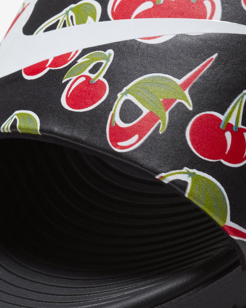 ねこぱん スウッシュがチェリーになったnikeのスライドサンダル キッズシューズだけど大人が履いてもきっとかわいい 25cmまであります 税込3 850円 Nike公式 ナイキ カワ Se ピクニック キッズスライド オンラインストア T Co Lhpnuaitl3