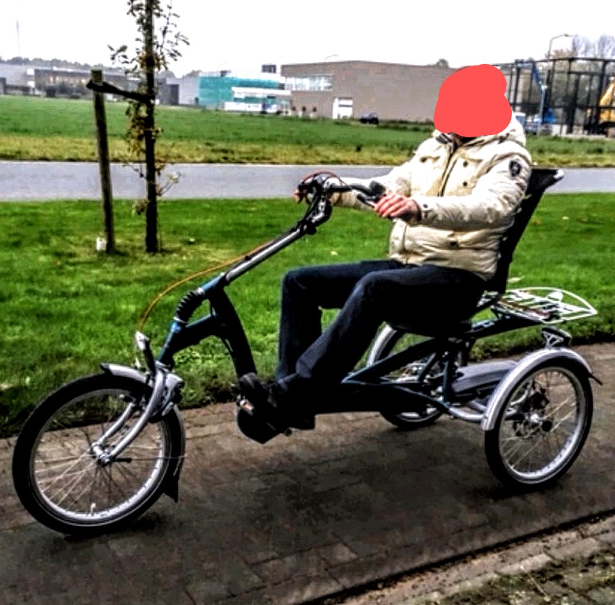 Vannacht is de fiets van mijn gehandicapte broer voor zijn huis gestolen, met grote sloten erom en al. Wie doet nou zoiets. Dit is z'n enige vervoer en kans om z'n wereld iets groter te maken. Omgeving Aalst-Waalre (NL). Wie weet raad, Retweeten graag!!! #Gestolen #Gehandicapt