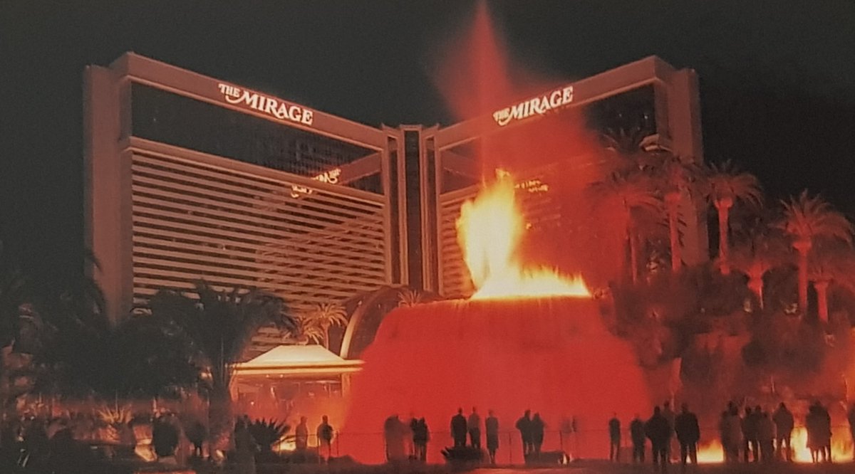 vegaschipsuk's tweet photo. Recent Vegas: The Mirage 1995. The Mirage opened in 1989 and was built by the developer Steve Wynn on the site formerly occupied by Castaways.

#Mirage #TheStrip #VegasMemories #CasinoChip #LasVegas #OldSchoolVegas #VegasHistory #RareChip #Vegas #SteveWynn #Volcano https://t.co/UkNz9L7JFG