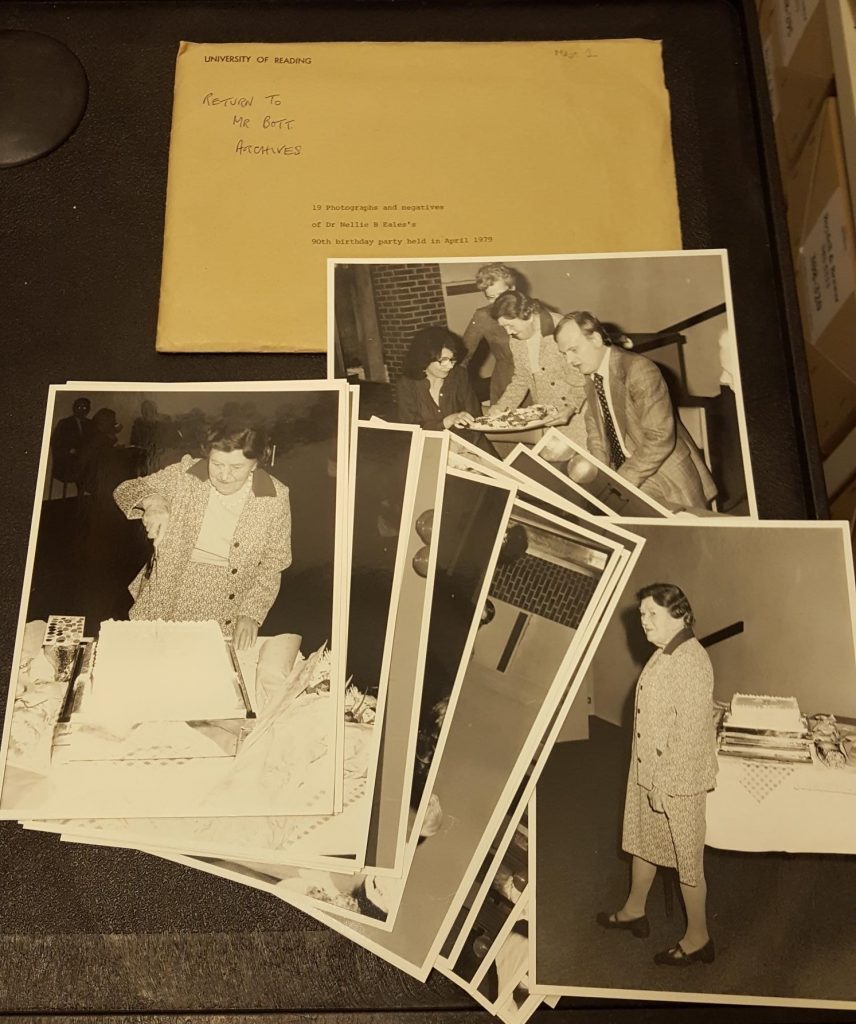 ZooLibrariANN's tweet photo. More about Nellie Eales in this blog by Claire Clough, @UniRdg_SpecColl. Once retired as a Senior Lecturer @ReadingBioSci & Curator of @ColeZoology, Nellie Eales catalogued the #ColeLibrary of early zoology & medical #rarebooks @UniofReading: https://t.co/Zb3O84PEQv #UniRdgWomen https://t.co/4rmJub3GYA