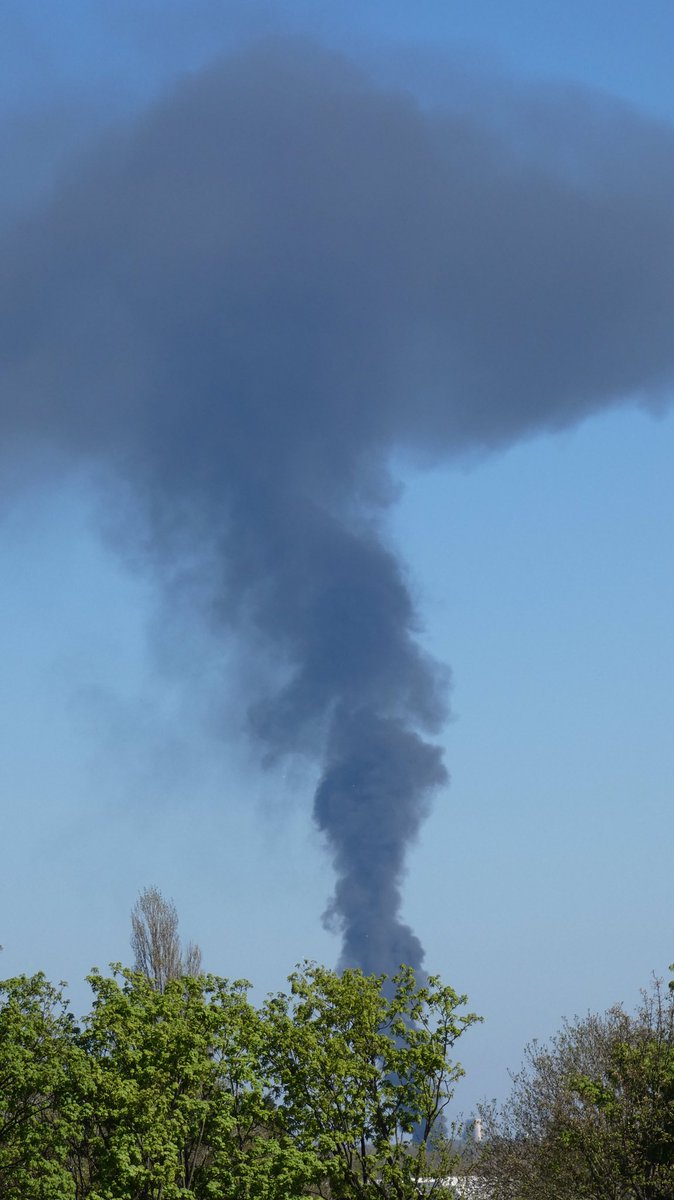 nerdegem's tweet image. Big #fire visible from #Ettingshall in the direction of #Willenhall/#Walsall. Stay safe! 
#WMFS