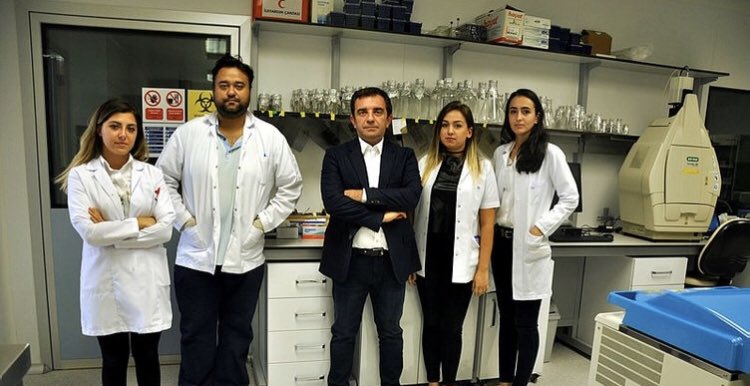 Prof. Dr. Aykut Özdarendeli ve ekibi, ölümcül virüsün gen haritasını çıkarmayı başardı. Ekipte bulunan isimlerden biri de Ahmet Sonuç.