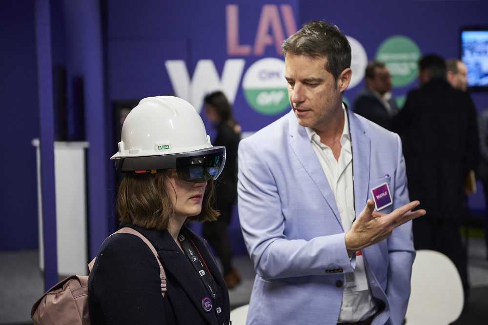 <a href="/VistaKlub/">VISTAKLUB</a>, <a href="/CLARTE_lab/">Clarté</a> et <a href="/QuadricaFrance/">Quadrica</a> sont nommés dans la catégorie VR/AR for Data Visualization &amp; Decison-Making. Rendez-vous le 22 avril pour la cérémonie des #LavalVirtualAwards 🏆 hubs.ly/H0psbSC0 #virtualreality #augmentedreality