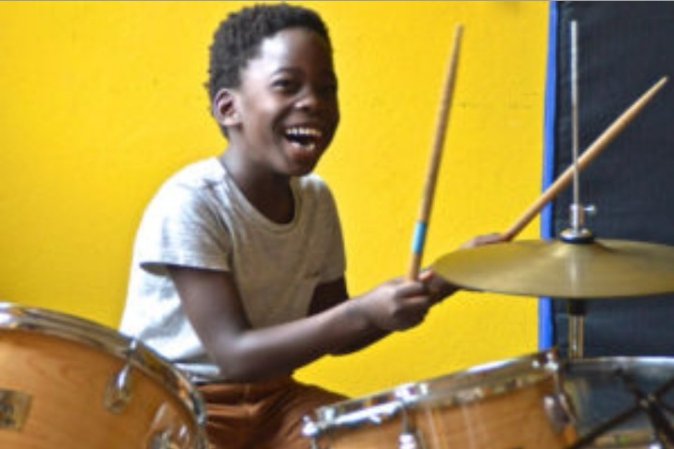 ArtModest's tweet photo. #ModestArt est plus que jamais déterminée à promouvoir la pratique des métiers de l'art, surtout chez l'enfant. Il ne demande qu'à faire ce qui le rendra heureux. L'art est vaste et ses métiers sont d'une noblesse incroyable. Soutenons-les @briansossou1 https://t.co/8x8KM76PQ6