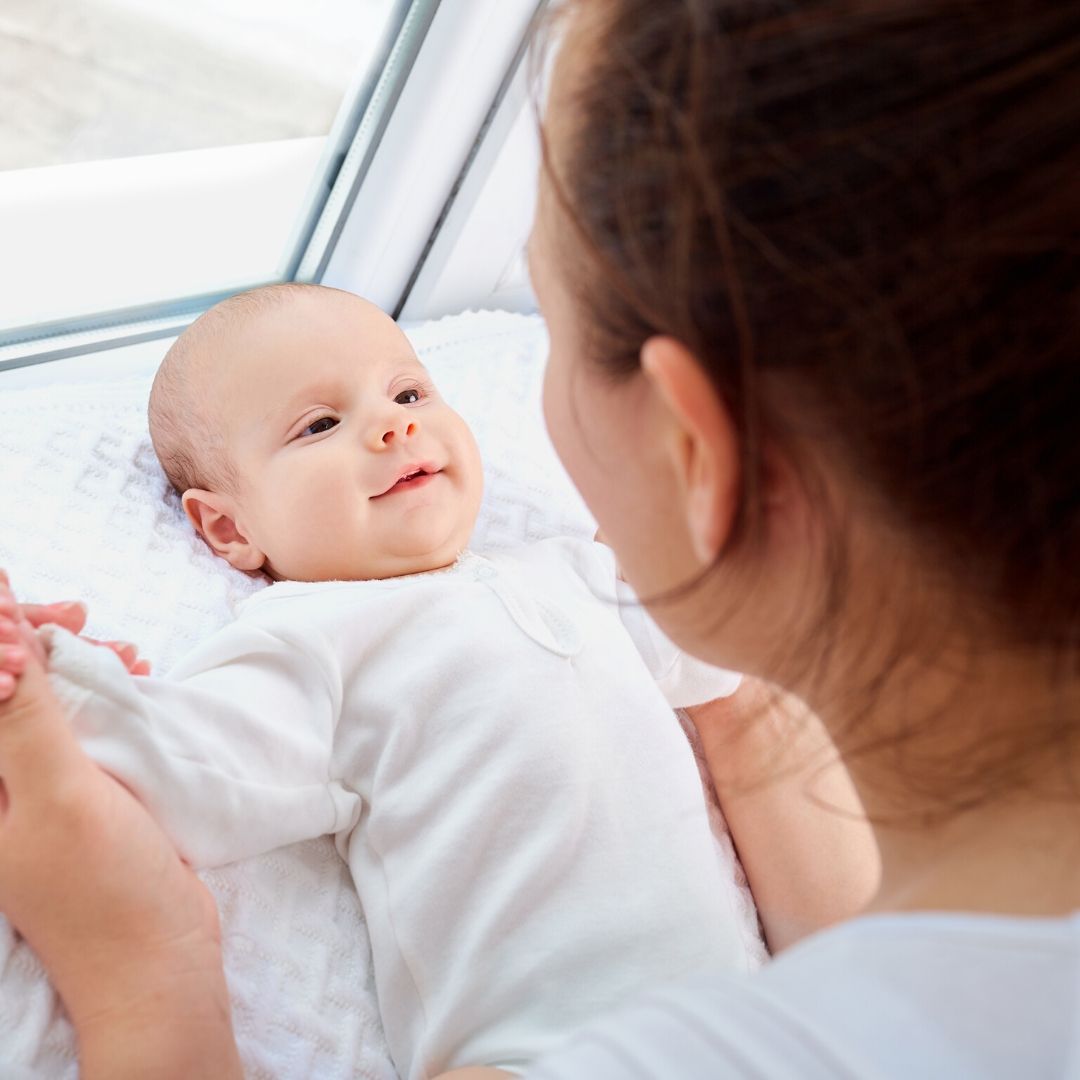 BrazeltonUK's tweet photo. The best time to communicate is when your baby is looking alert. Babies will tell you they have had enough stimulation by looking away or starting to fuss. By watching even small responses you will learn about how your baby communicates.
#BeforeWords #BabyCommunication https://t.co/Er3j50HioN