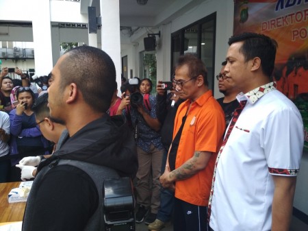medcom_id's tweet photo. Tio Pakusadewo Pecandu Akut Narkoba https://t.co/glOfqB7xUQ https://t.co/ZX0DfUx5qS