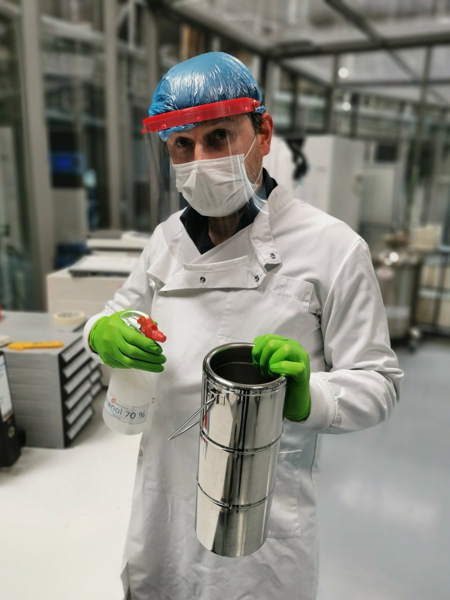 nicoforraz's tweet photo. Avec mon meilleur ami, mentor et associé @ProfColin nous avons crée @ctibiotech pour combattre le #cancer et promouvoir l'#innovation #biomédicale. Aujourd'hui nous adaptons notre plateforme d'#impression3D pour produire des visières de protection pour le monde médicale. https://t.co/M3u6y6uS9V
