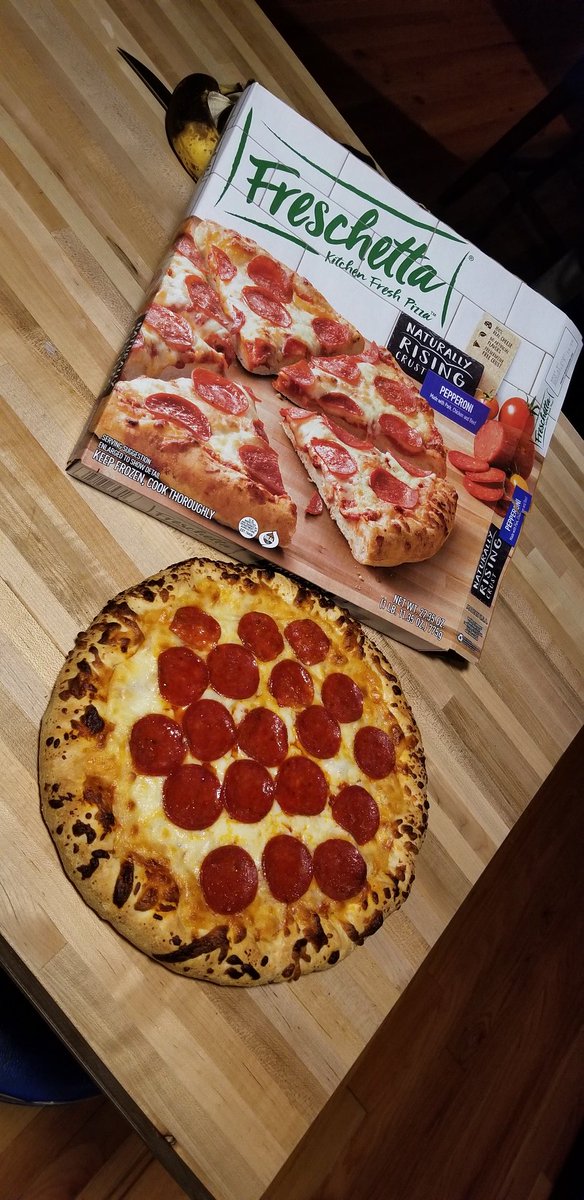 PIZZA 6: I feel like the shame has started to kick in as this was a midnight pizza while watching SHARK TANK. FRESCHETTA NATURALLY RISING CRUST. let me tell you something, what nobody wants in a frozen pizza is "a focus on tough bready crust". Wholy unremarkable. looked good! C-