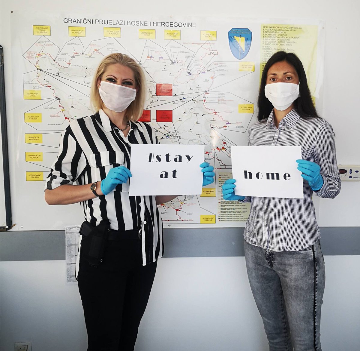 jozic_kristina's tweet photo. Sanja👮♀️💪 i Danica 👮♀️💪, inspektorice za istrage, Centralni istražni ured
Granična policija BiH #GPBiH
#zeneupoliciji #hrabre #solidarne #usluzbigrađana
#ostanikodkuce 📢
#covid_19 https://t.co/WHUCfjhHt2