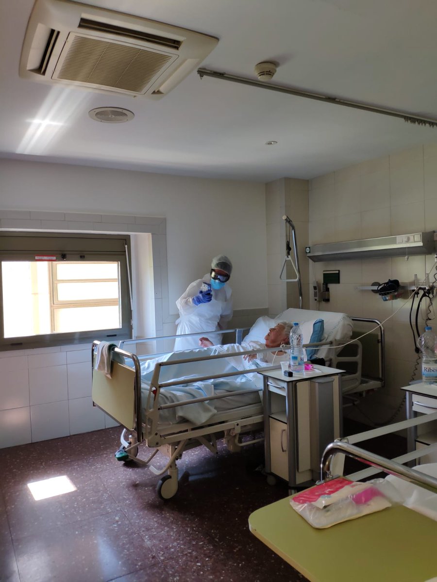 Educadors i educadores socials, treballadores socials, psicòlogues i psiquiatres formen l'equip "Escurçant Distàncies" del #CLÍNIC. Connectant famílies. 

👉clinicbarcelona.org/ca/noticies/el…

#RespostaCoronavirus #Noesteusols #OrgullCLÍNIC