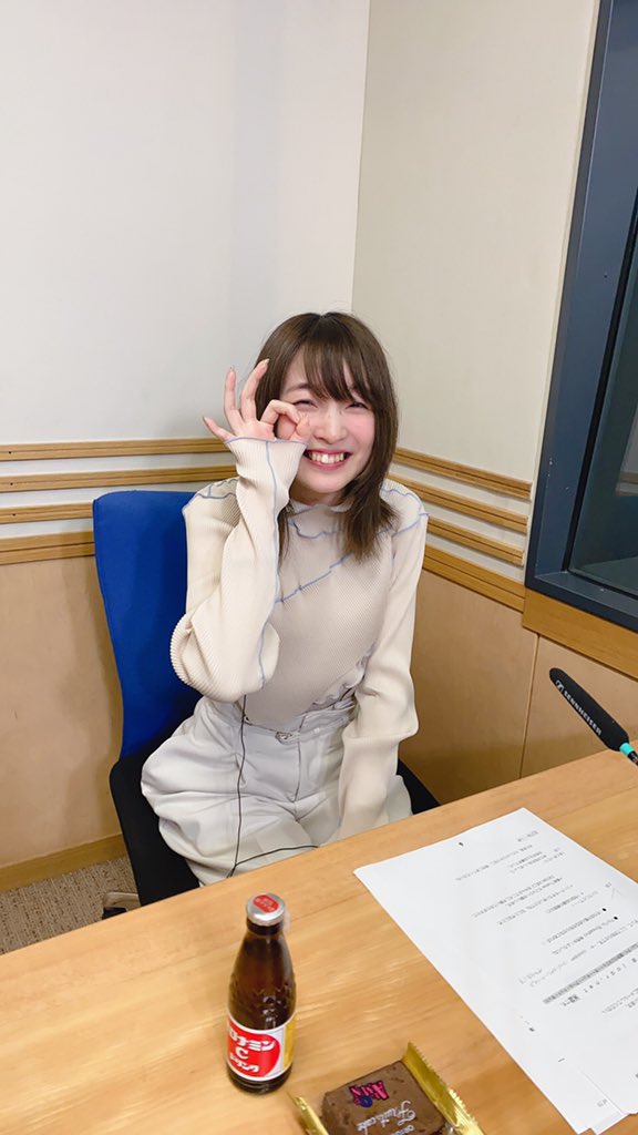 上田麗奈 Artist Official Di Twitter 本日21時30分より 文化放送超a G 上田麗奈のひみつばこ 3回目の放送です これは何のポーズでしょうか 放送をぜひチェックしてみてください 上田麗奈 ひみつばこ T Co Zrsq2e7nak