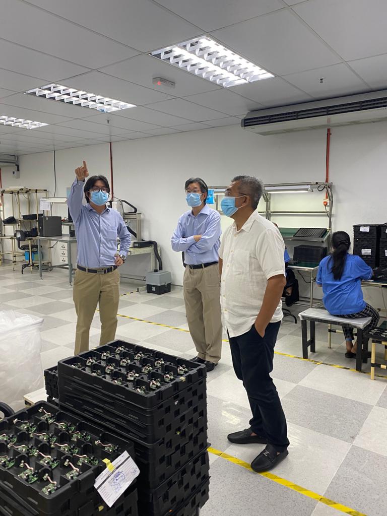 ci2cdperak's tweet photo. Sekitar jam 4.30 petang tadi, YB Dato' Shahrul Zaman Yahya Pengerusi #CI2CD telah mengadakan lawatan kerja SOP sewaktu #PKP bagi industri di Syarikat Salutica bersama wakil Miti Perak.
@shahrulyahya @MITIMalaysia
#StaySafe #KitaJagaKita #KitaMestiMenang https://t.co/EckEaVcTsx