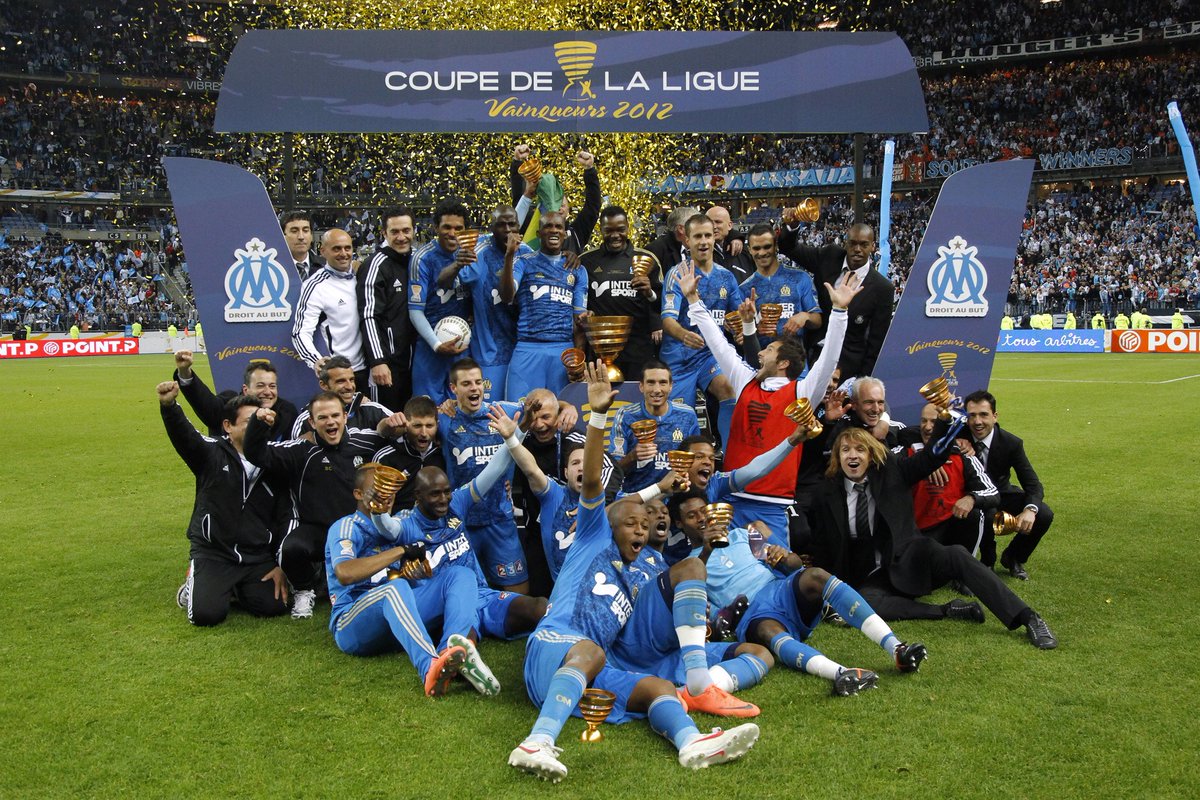 charles_cms's tweet photo. 🔙 8 ans. Le 14 avril 2012, l'@OM_Officiel remportait sa troisième Coupe de la Ligue consécutive, en l'emportant (1-0) contre Lyon. ⚪🔵
Entré en jeu 8 minutes plus tôt, @EvaeversonB9 délivre le peuple marseillais à la 105��me minute... 🔥
#ConfinementOM I #TeamOM https://t.co/0oUDwgBsCS