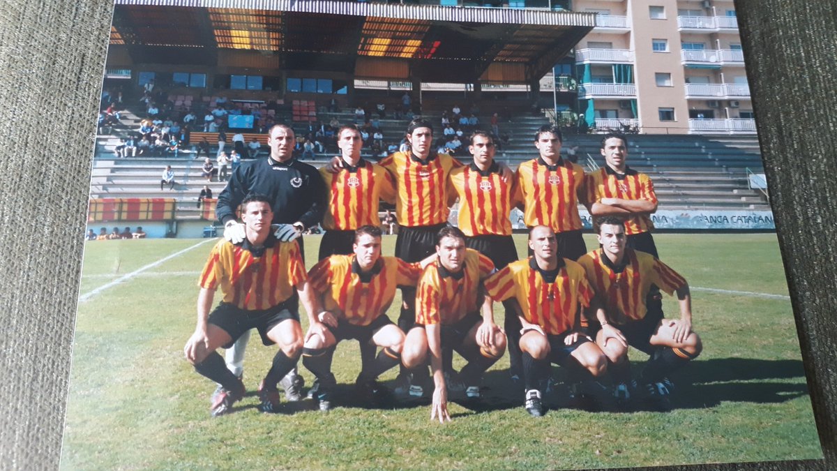 arjonatoni's tweet photo. @uesantandreu @CoordAndreuenca @HemerotecaUesa @Desperdicis @Historia_UESA Gracias a todos mis compañeros y otros más que no aparecen en la foto..  #añoincreible
#futbolpasionhumildadilusion https://t.co/vzXdMhxjzl