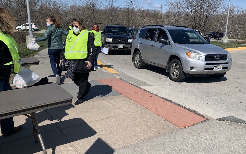 DistrictOperat1's tweet image. Yesterday, Nutrition Services, led by Tammy Yarmon, served 27,000 meals to the @OmahaPubSchool community! Her boots on the ground approach helped provide food for students to study! Thank you to all of the staff who worked &amp;amp; those who volunteered at curbside! #OPSProud #REALJoy