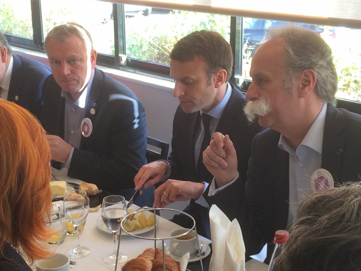 tripierdefrance's tweet photo. Souvenir d'un moment convivial autour d'une tête de veau à Rungis avec le candidat @EmmanuelMacron en avril 2017 ! Quelle tristesse d'apprendre le décès de @bernard_stalter grand promoteur et défenseur de TOUS les artisans de France ! Nous avons une pensée pour ses proches ! https://t.co/ulY8F2vYF4