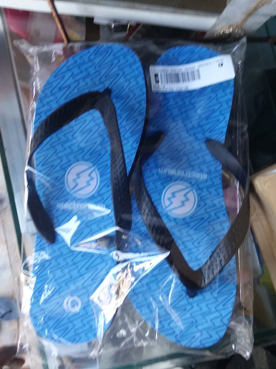 Electroneum_Ug's tweet photo. Thanks to #quorramerch for sending us a pair of these beautiful #Electroneum  flip-flops. You can as well get yourself a pair at https://t.co/oCsjhty5rX for 9,232 Etn ($18) 

#Electroneum 
#AnyTask 
#TaskSchool 
#Leave_No_one_Behind 
#Financial_Inclusion 
#QuorahMerch https://t.co/rVxsbz04IM