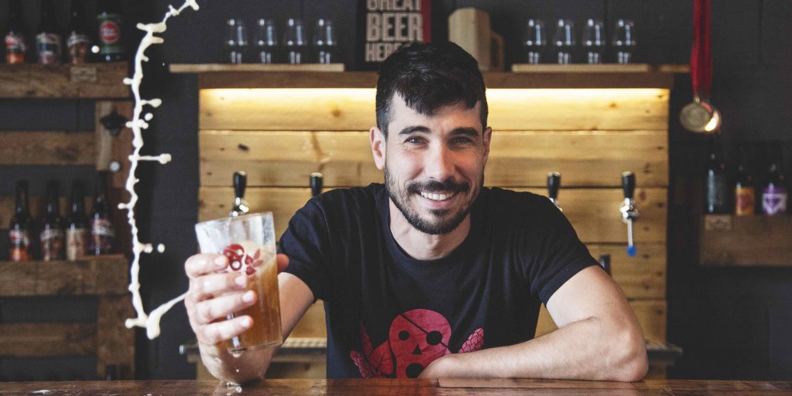 factoriacerveza's tweet photo. Hemos entrevistado durante esta crisis a 4 actores clave en las asociaciones cerveceras 
Info: https://t.co/vH1sE9Lp9M
👉 Jacobo Olalla, @CervecerosES 
👉 Javier Donate, presidente de @AECAI_info 
👉 Aran Leon, presidente de @gecanbeer 
👉 Jabi Ortega, presidente @BasqueBeerEus https://t.co/30kl0Yh8aY