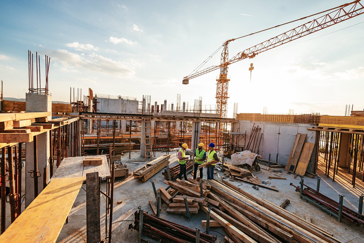Confronté à l'arrêt brutal des #chantiers en France aux débuts du #confinement, <a href="/socotec_group/">SOCOTEC Group</a> travaille désormais à la reprise de l'activité, sur la base notamment des recommandations de @preventionbtp. Un témoignage de <a href="/patricechauvin/">Chauvin Patrice</a> @FranckPettex 
👉bit.ly/2K4ahIU