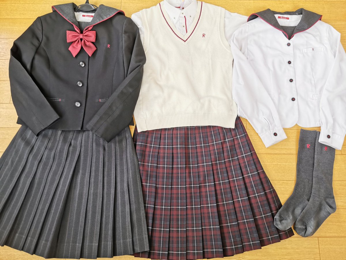 【新品未開封】立命館慶祥中学校制服女子ブラウス2枚 立命館慶祥中学校（北海道）制服セットを買い取らせて頂きました