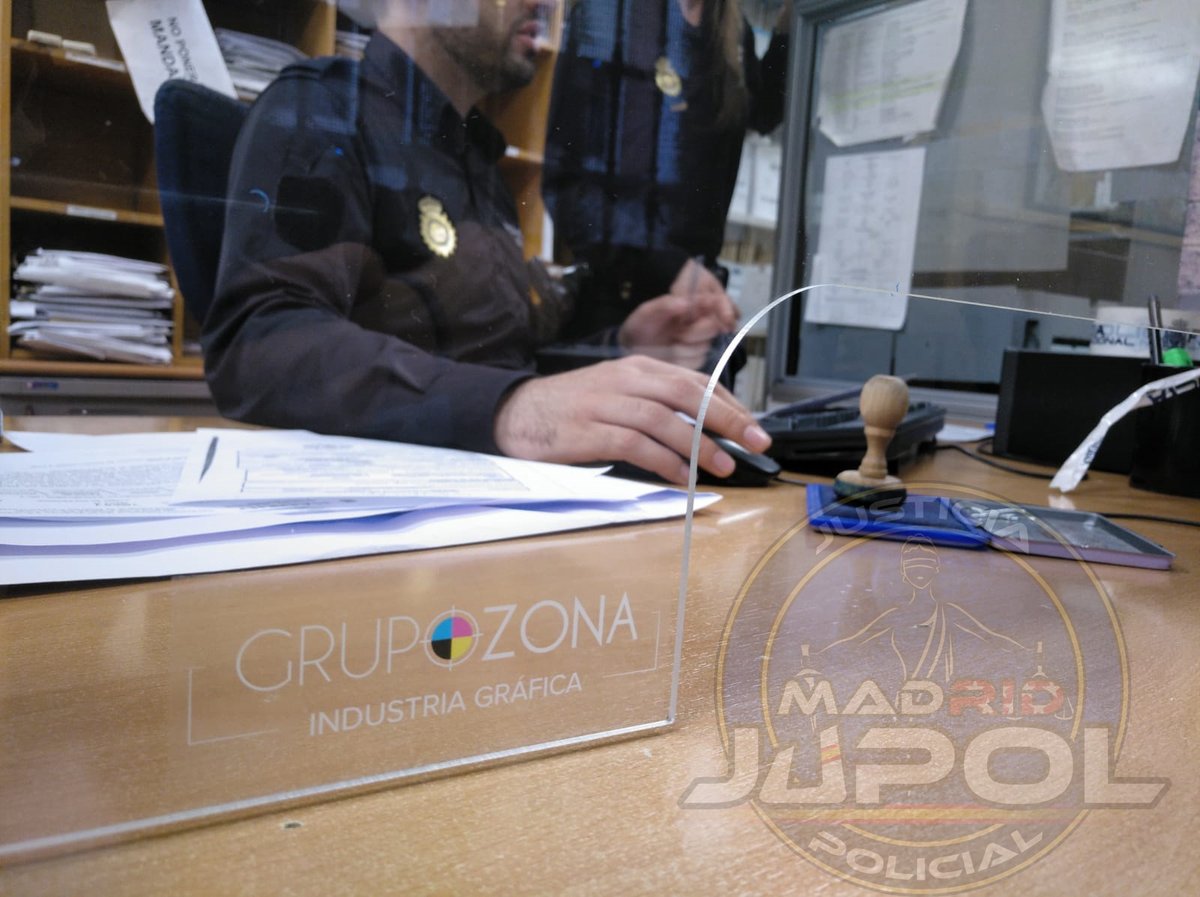 Jupol_Madrid's tweet photo. 👏En el día de ayer, el Comité Regional de @Jupol_Madrid se encargó de llevar e instalar 100 pantallas en las Comisarías de la #ComunidadDeMadrid

👉La donación de éstas llegó de la mano de GRUPO ZONA Industria Gráfica

💙No podemos decir otra cosa que MIL MILLONES DE GRACIAS!💙 https://t.co/qNy354OafA