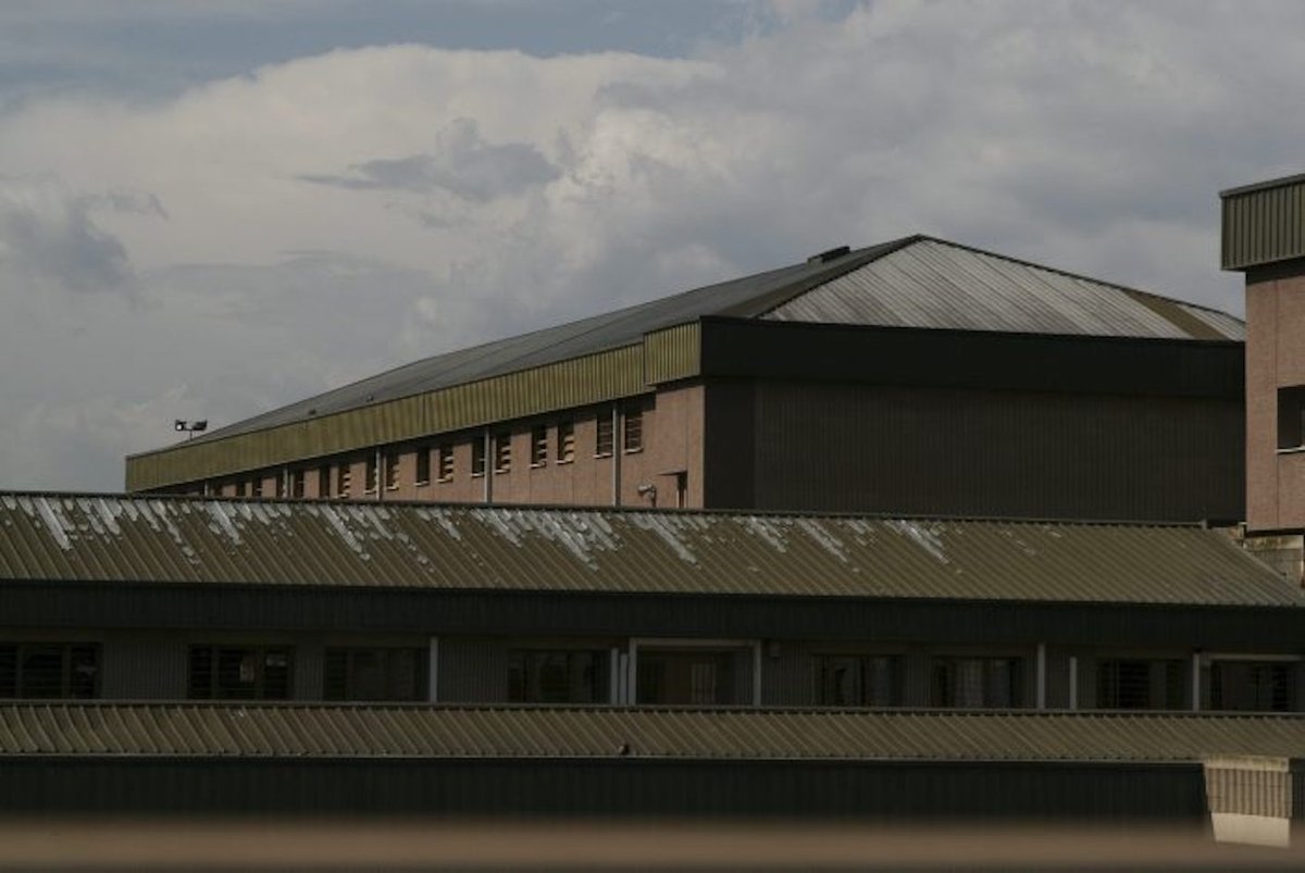 #VÍDEO | Creix la tensió a la presó de Quatre Camins per l'augment de positius de #COVID19 directa.cat/creix-la-tensi… La família d'un pres ha fet arribar a la 'Directa' imatges gravades des de dins del centre penitenciari el passat diumenge a la nit. Per Vicent Almela