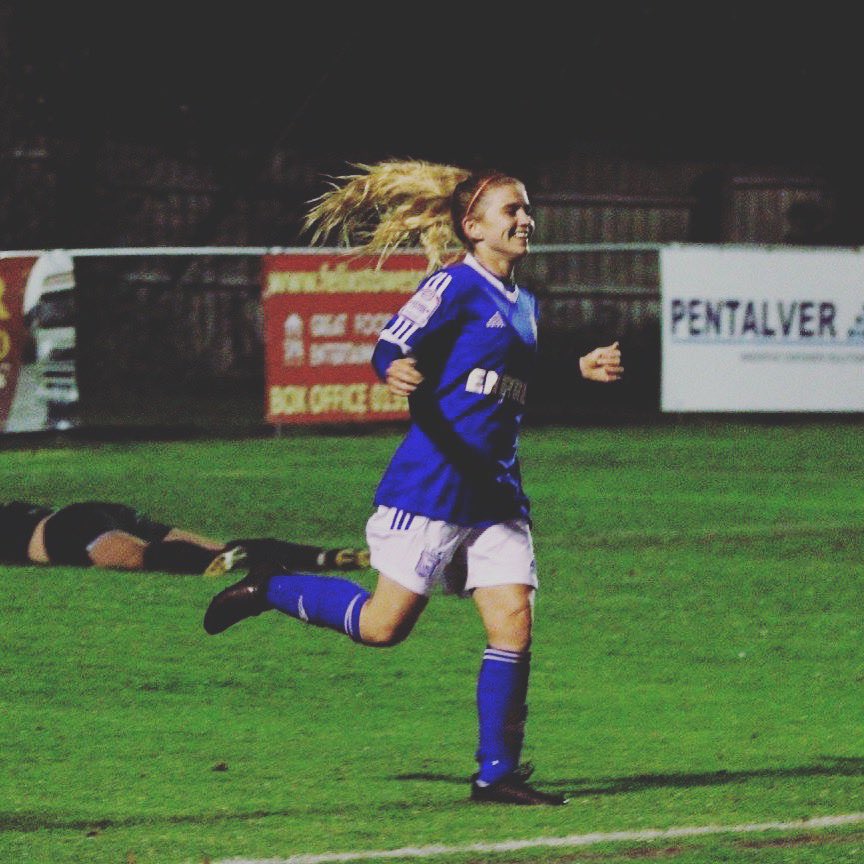 Thanks <a href="/Danni__Clarke/">Danielle Clarke</a> for the nomination. If you’re a football person, join the challenge of posting a footy pic, once nominated you have 24hrs to post as a player/coach or donate £30 to Charity
Tag 5 to nominate <a href="/jadeechar/">Jade.💫</a> <a href="/NatashaThomas_7/">Natasha Thomas</a> <a href="/amyhowlett7/">Amy Howlett</a> <a href="/bethmariewelton/">Bethmariewelton</a>