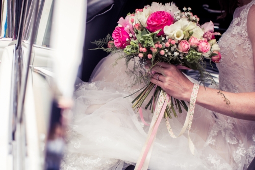 This is such a pretty bouquet from one of our real weddings. Shot by @PhotoKathryn , you'll find it in the latest issue of Your Yorkshire Wedding here - youryorkshire.wedding/free-download #weddingflowers #weddingflorist #yorkshire #york #yorkwedding #weddingmagazine