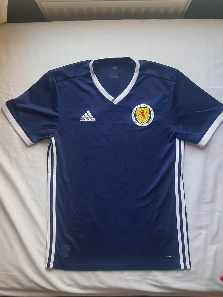 Day 20:Scotland home, 2017/19.As worn by Scotland when everyone else was at the 2018 World Cup and we were at home. Qualification is overrated anyway. 9/10. @homeshirts1