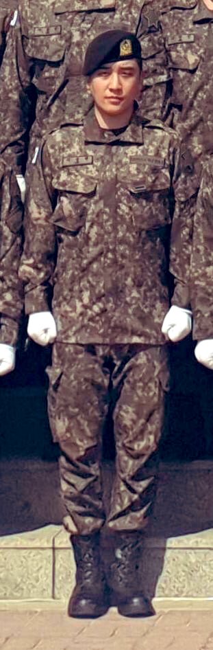 jpauladi12's tweet photo. Seungri has completed basic military training. He's now officially Private Second Class Lee Seunghyun. 👏🏻 https://t.co/nfIhatq8ir