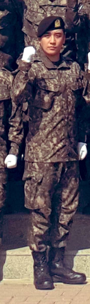 jpauladi12's tweet photo. Seungri has completed basic military training. He's now officially Private Second Class Lee Seunghyun. 👏🏻 https://t.co/nfIhatq8ir