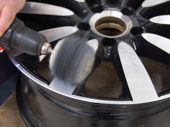 Ideal zum #Polieren an schwer zugänglichen Stellen. Durch Kugelform sehr gut zum Polieren von #Felgen geeignet. Die sehr feine #Molton-Qualität eignet sich zudem hervorragend zum #Glanzpolieren. 
Mehr Infos: lmy.de/tvooj

#baumwolle #ball #kugel #polish #readyforsummer