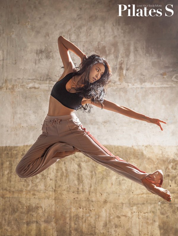 theseoulstory's tweet photo. 📸 Yoon Bora teams up with Pilates S in her latest pictorial under the theme “Feel My Body, Take My Groove”!

Source: https://t.co/BnwYcXaq4v https://t.co/fPYwwymiM1