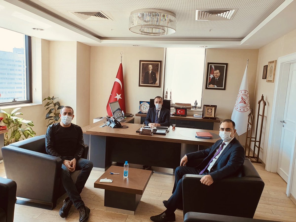 Sağlık Bakanlığındayız.
“Covid-19 ya istenmeyen senaryolar doğurursa?” düşüncesiyle buraya geldik. 
Böyle günlerin oluşabileceği ihtimalini de düşünerek Ahbap Derneği olarak devlet hastanelerinde kullanılacak 6 adet yoğun bakım ventilatör cihazı bağış yaptık.💚
<a href="/ahbapplatformu/">Ahbap Platformu</a>