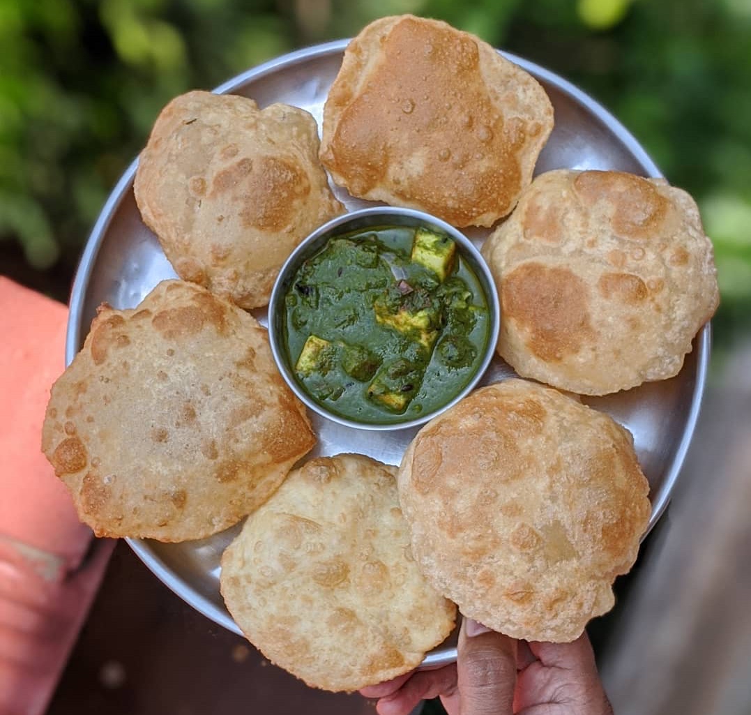 StreetsThatTalk's tweet photo. Perks of staying indoors is getting to have yummy food for breakfast, lunch &amp; dinner. Today it's hot fluffy poori with a subtle spiced Palak paneer. .

#Foodstory by @thefoodquest.in

#poori #palak #paneer #palakpaneer #homemadefood #poorialoo #quarantinefood #lockdowntales https://t.co/qP3DprSLIU