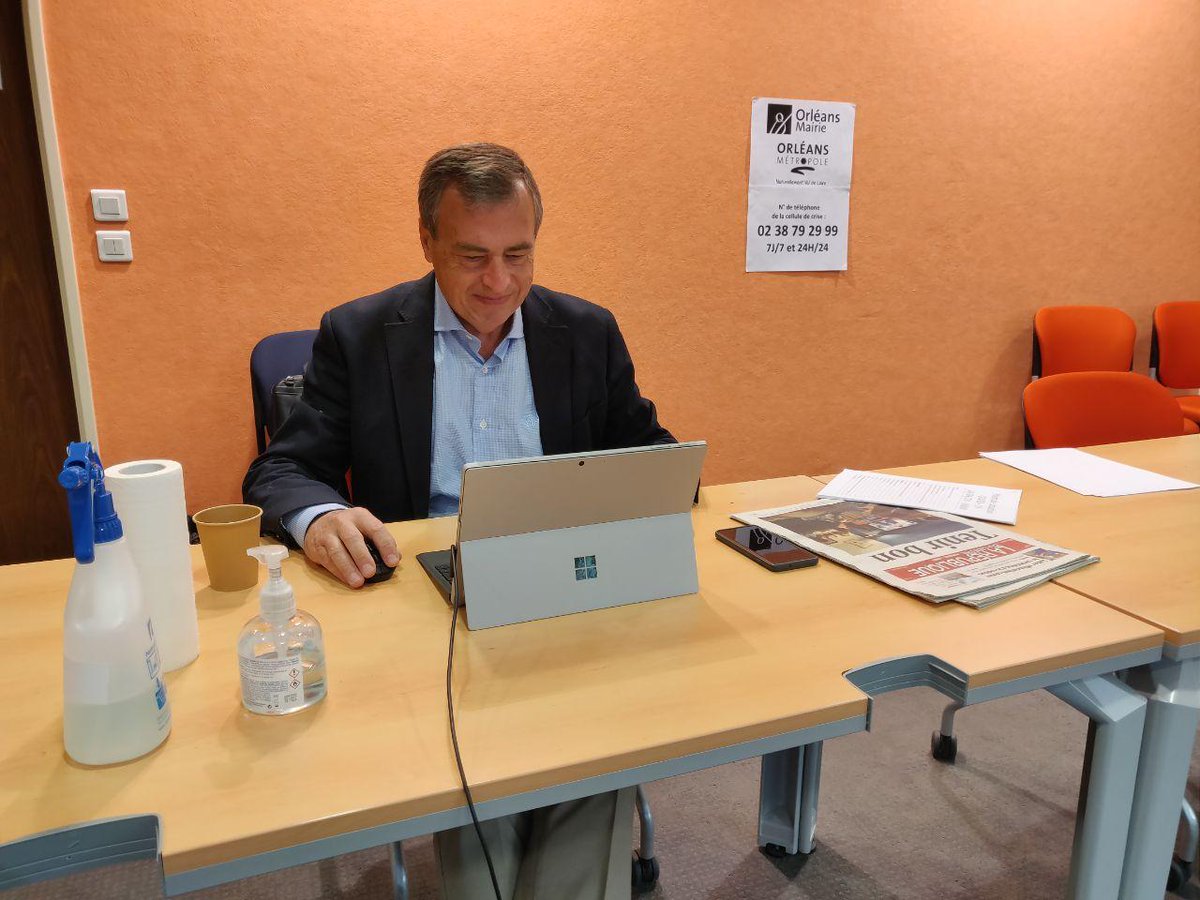Comme chaque jour, visio ce matin, en cellule de crise, avec l’équipe de la Direction générale de la Ville et d'@OrleansMetropol.  Plus que jamais, nous restons mobilisés pour répondre aux urgences et assurer la continuité des services vitaux. Bonne semaine #Coronavirus #COVID19
