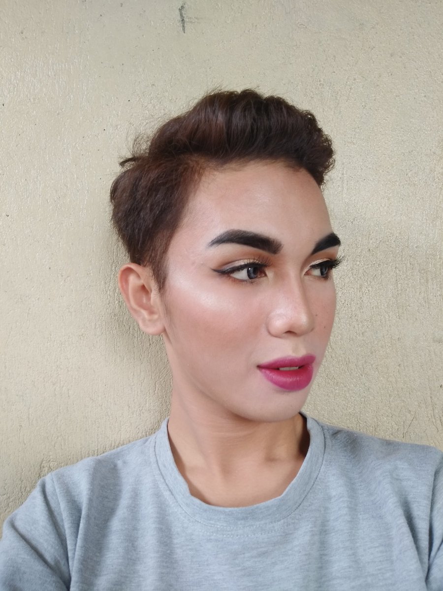jhon_alcira's tweet image. First time ko mag cut crease! Medyo maayos naman so far HAHAHAHAH! Super boring kase ayan naging coloring book na muka ko hehe! Di pa ko pro eh so you can judge me hehe!

#NotProfessional #Practice