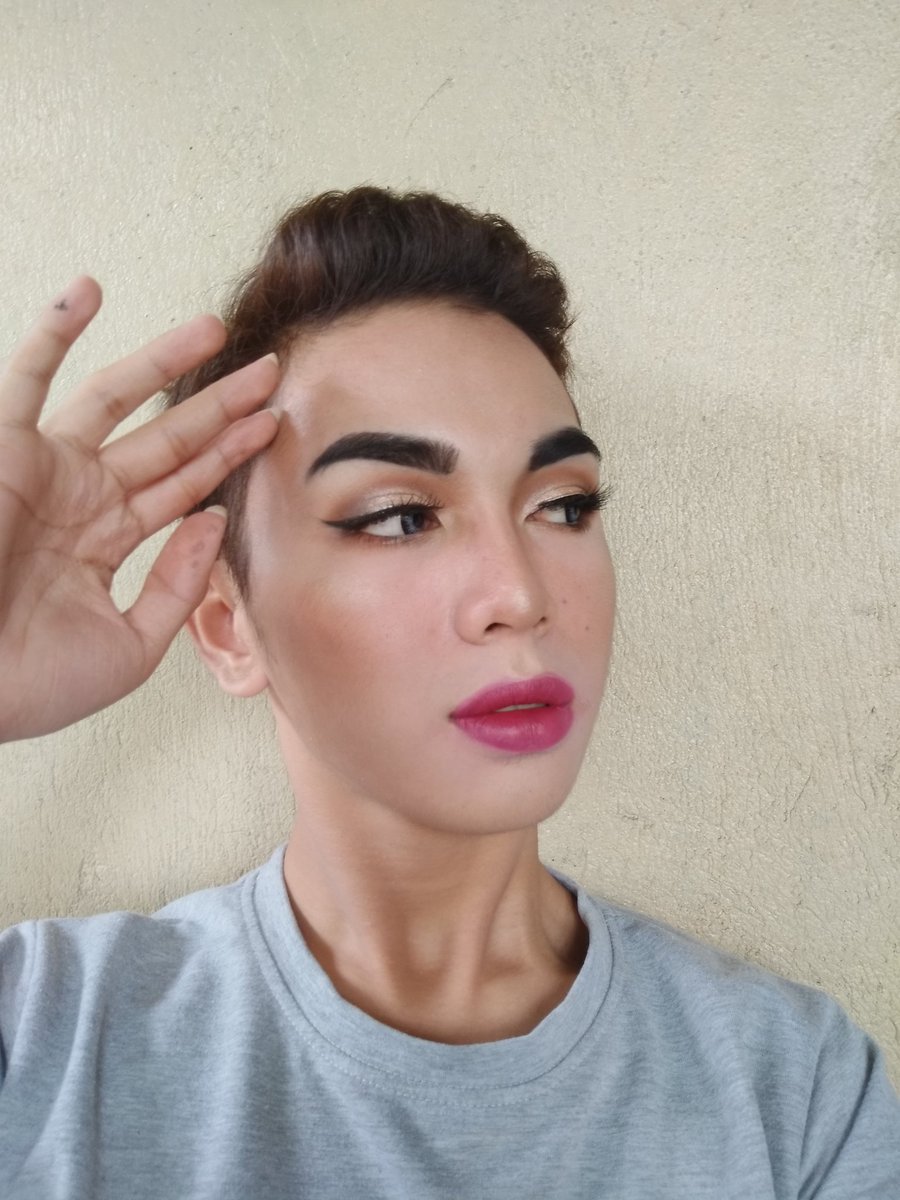 jhon_alcira's tweet image. First time ko mag cut crease! Medyo maayos naman so far HAHAHAHAH! Super boring kase ayan naging coloring book na muka ko hehe! Di pa ko pro eh so you can judge me hehe!

#NotProfessional #Practice
