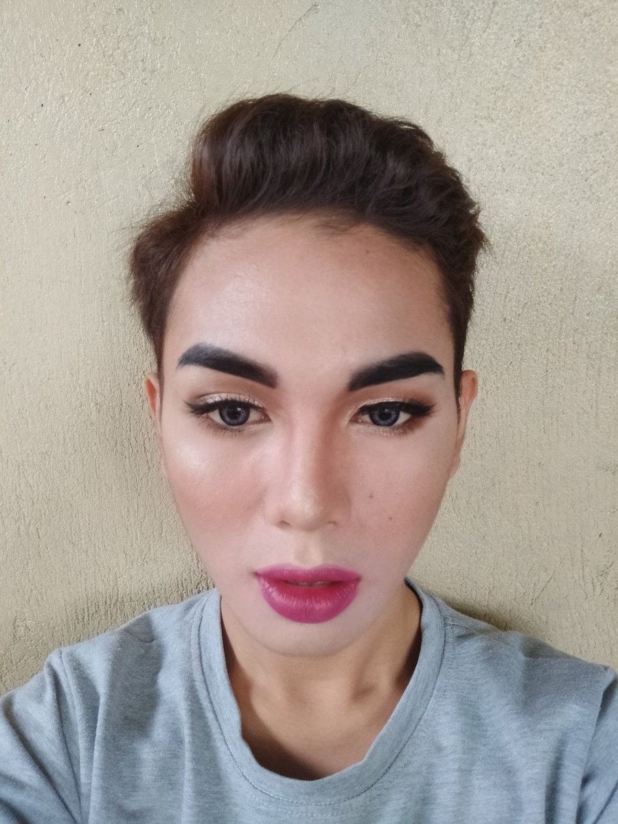 jhon_alcira's tweet image. First time ko mag cut crease! Medyo maayos naman so far HAHAHAHAH! Super boring kase ayan naging coloring book na muka ko hehe! Di pa ko pro eh so you can judge me hehe!

#NotProfessional #Practice