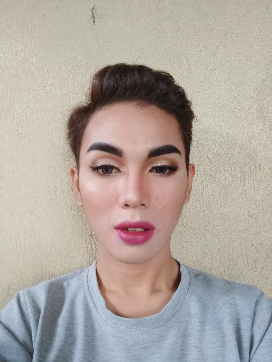 jhon_alcira's tweet image. First time ko mag cut crease! Medyo maayos naman so far HAHAHAHAH! Super boring kase ayan naging coloring book na muka ko hehe! Di pa ko pro eh so you can judge me hehe!

#NotProfessional #Practice