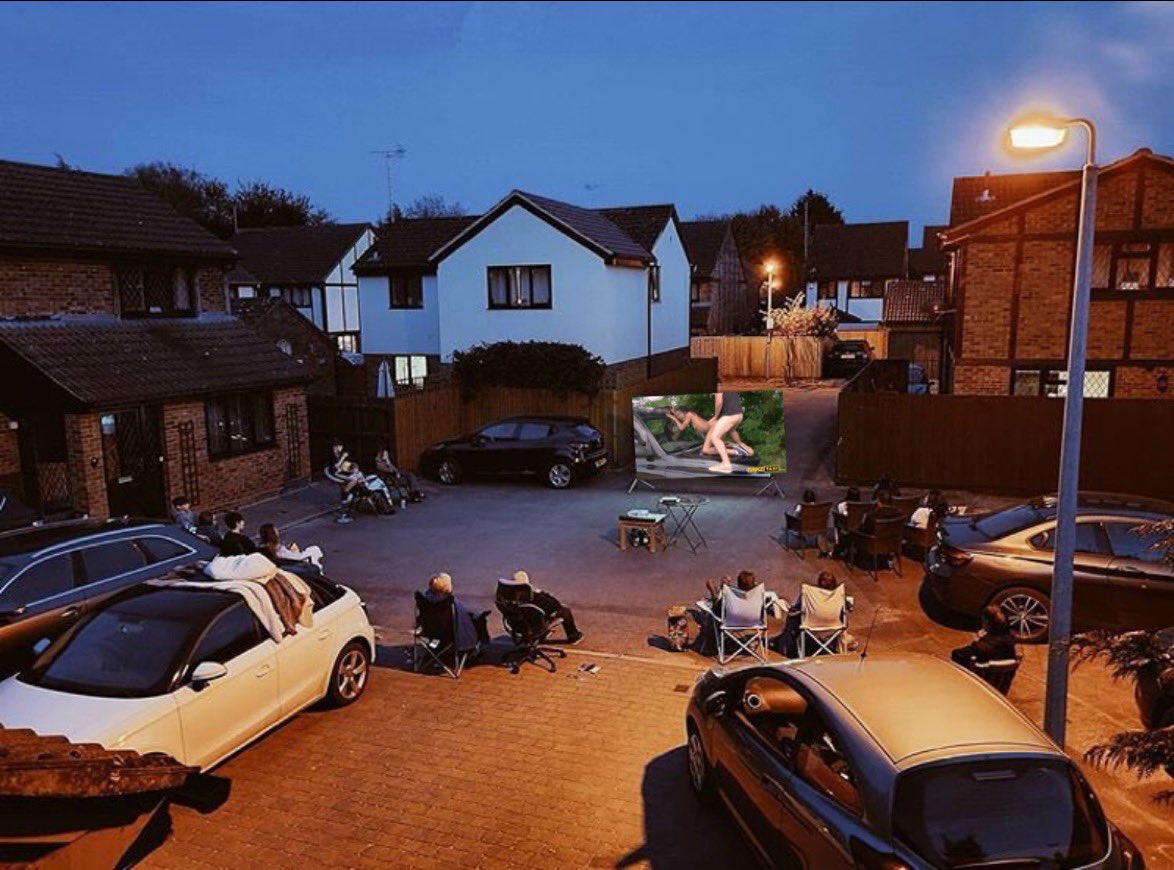 tommy_bryann's tweet photo. Some are having a movie night with their neighbours 😍 https://t.co/bNAADjQAMO