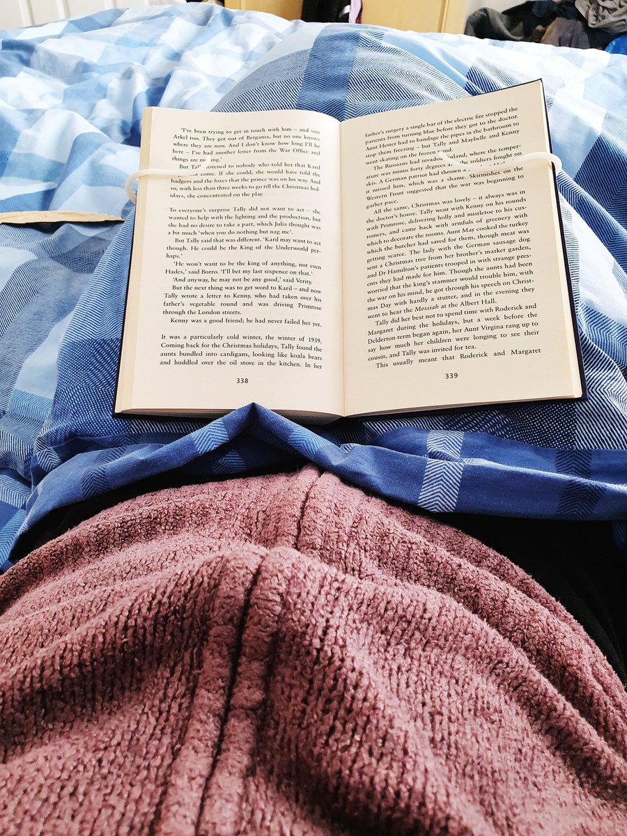 ladyjulianne's tweet photo. Starting off the last day of my six day weekend (college closure, had no choice in it!) the best way! This is one of the #EasterReadathon books I didn't get to finish, The Dragonfly Pool by Eva Ibbotson https://t.co/Li00JvpyCH