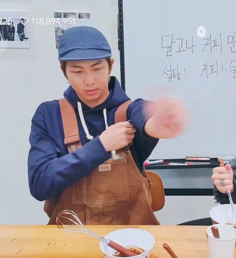 jeonlining's tweet photo. KIM NAMJOON EYE 🤦‍♀️ https://t.co/n4I7uvSV5X