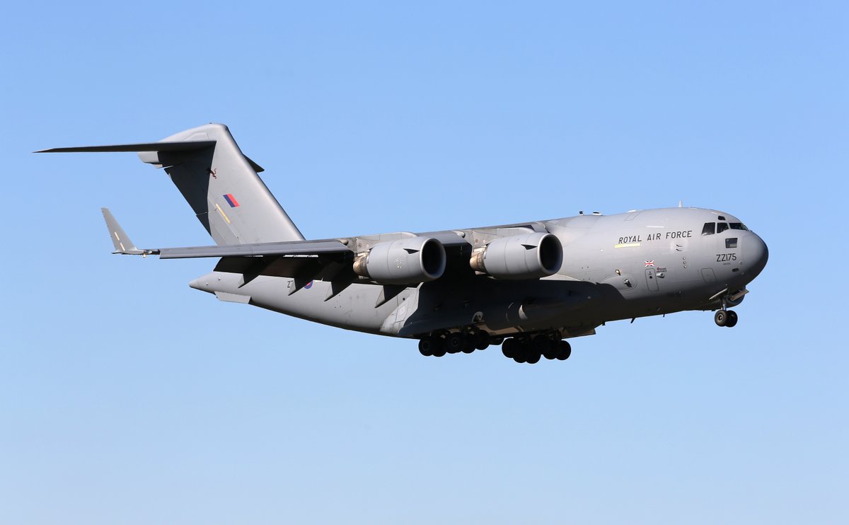 RoyalAirForce's tweet photo. This week our air transport fleet will be conducting training flights around the UK.

Whilst these aircraft &amp; their crews stand by to assist the Government’s fight against #coronavirus, the training flights by Atlas, Globemaster &amp; Hercules from @RAFBrizeNorton are routine. https://t.co/iotTHatEjb
