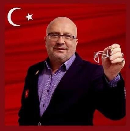 Vakfımızın değerlerinden, bizlerle daima ilgisi ve muhabbeti olan, vakfımızın tüm etkinliklerinde fazlasıyla koşturan ve desteğini bizlerden esirgemeyen, Rize’mizin sevilen ismi, duayen Gazeteci ve gençliğin abisi Süleyman Usta’yı, abimizi kaybettik. 
Başımız sağolsun!